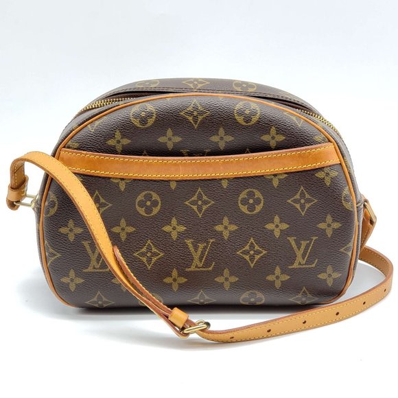 Louis Vuitton Handbags - 100% Authentic Louis Vuitton Monogram Crossbody Bag